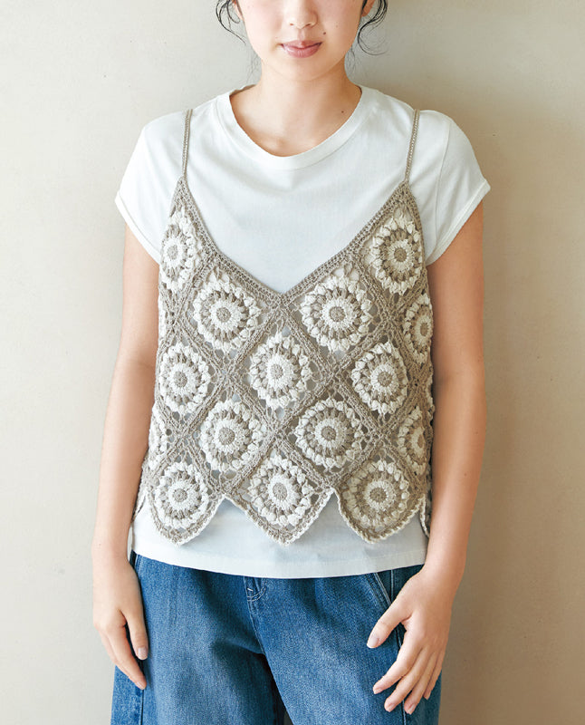 ハンドメイド　ニット　キャミソール( 白×シルバー)✩‧₊ 編み物 | モチーフつなぎのキャミソール Design by Lunedi777（泉 玉青