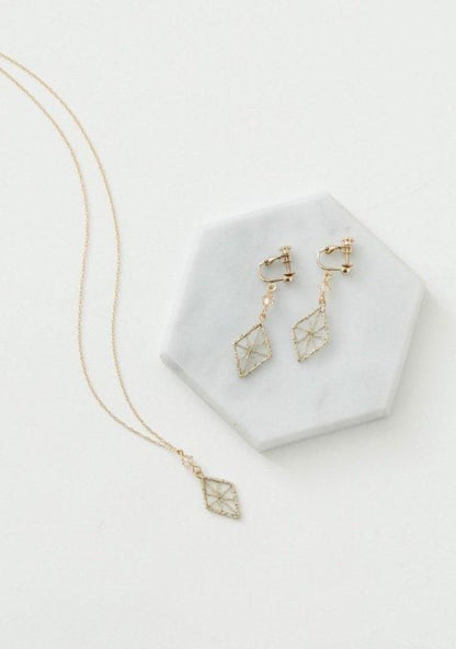 【書籍】刺繍作家kanaのオーガンジー刺繍で作るアクセサリー(S8549)