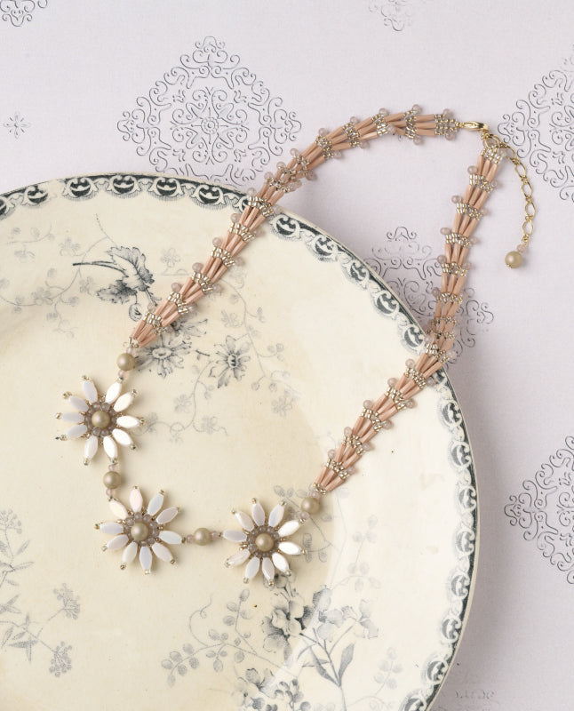 【ビーズキット】ロージィ・デイジー Design安藤潤子/Junko Ando（kit-0104)