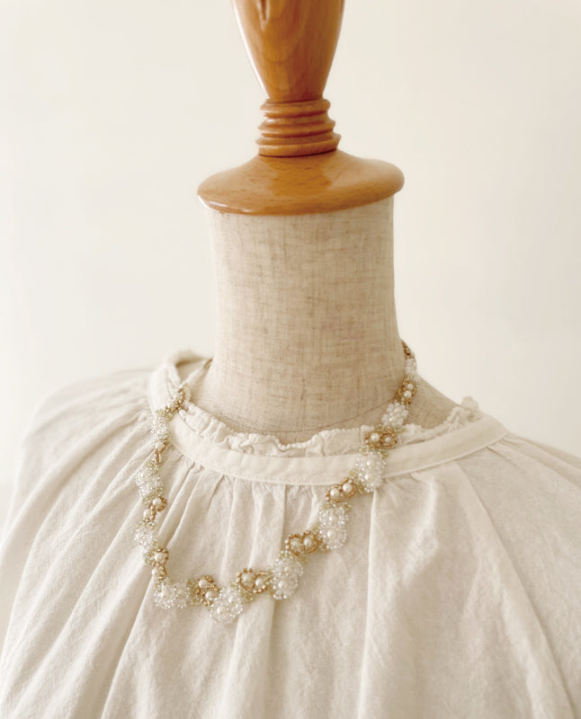 【ビーズキット】デージーチェーンのアレンジで編むネックレス～Daisy Melody～ Design清水美和子/Miwako Shimizu（kit-0105)